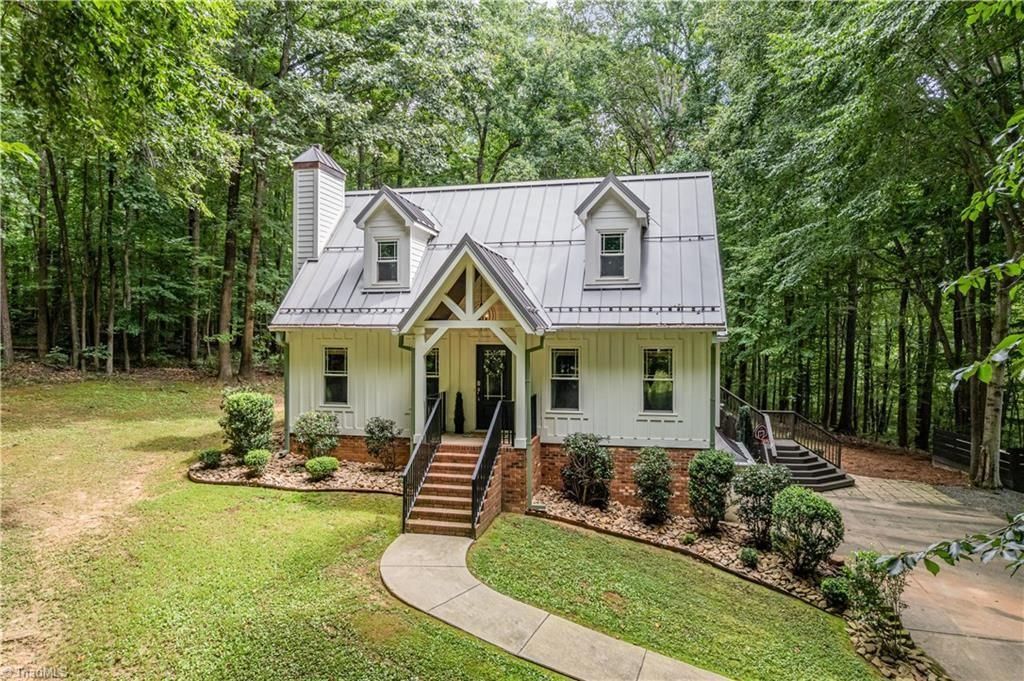 7219 Fairway Pines Court, Walkertown, NC 27051