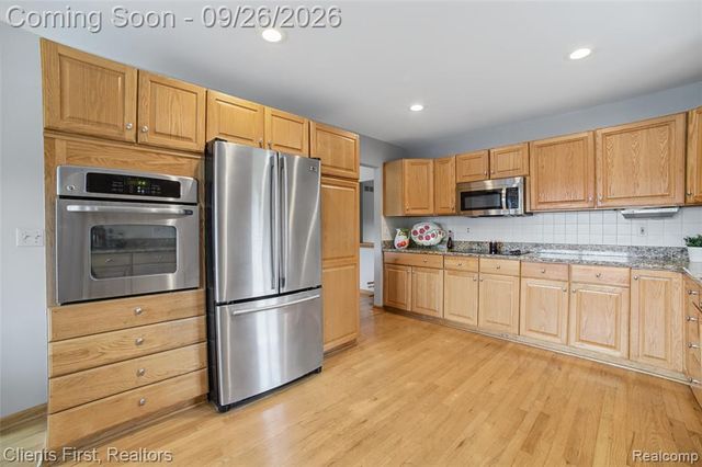 602 Cushing Street, Lake Orion, MI 48362
