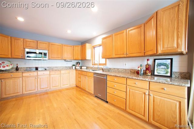 602 Cushing Street, Lake Orion, MI 48362