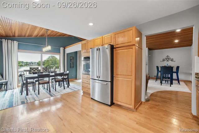 602 Cushing Street, Lake Orion, MI 48362