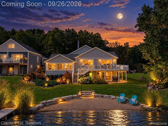 602 Cushing Street, Lake Orion, MI 48362