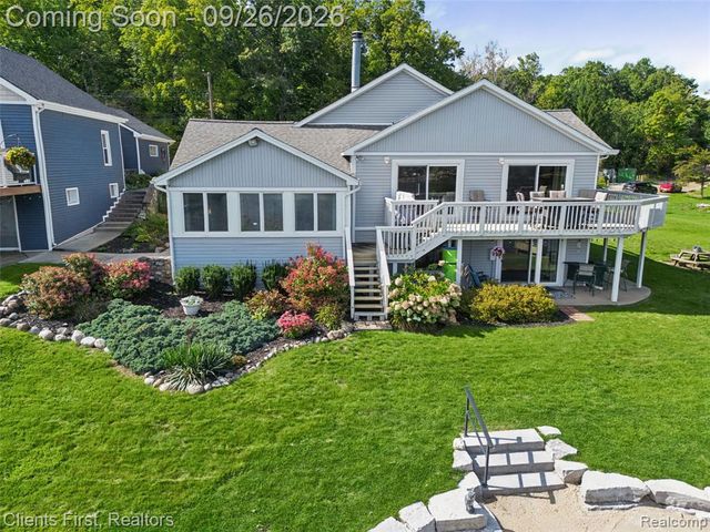 602 Cushing Street, Lake Orion, MI 48362