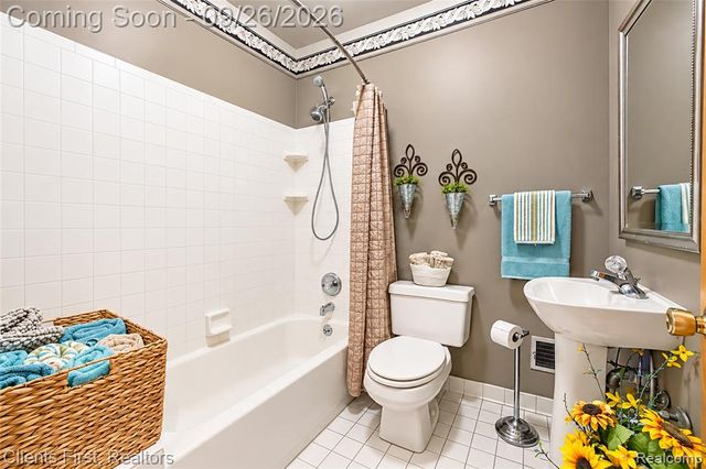602 Cushing Street, Lake Orion, MI 48362