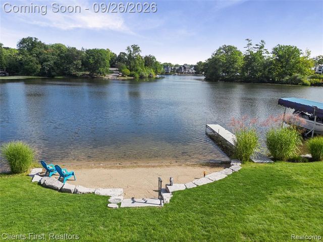 602 Cushing Street, Lake Orion, MI 48362