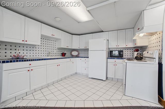 602 Cushing Street, Lake Orion, MI 48362