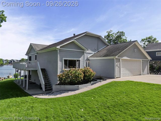602 Cushing Street, Lake Orion, MI 48362