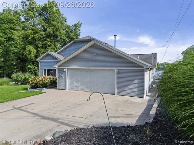 602 Cushing Street, Lake Orion, MI 48362