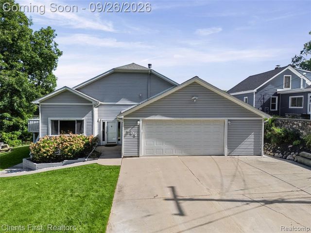 602 Cushing Street, Lake Orion, MI 48362