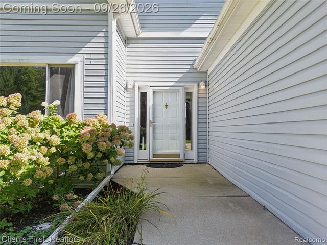 602 Cushing Street, Lake Orion, MI 48362