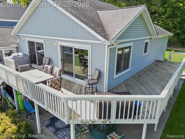 602 Cushing Street, Lake Orion, MI 48362