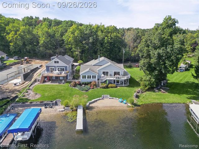 602 Cushing Street, Lake Orion, MI 48362