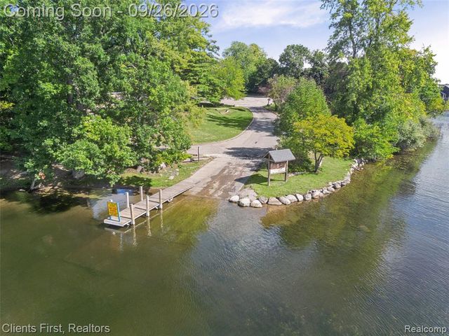 602 Cushing Street, Lake Orion, MI 48362