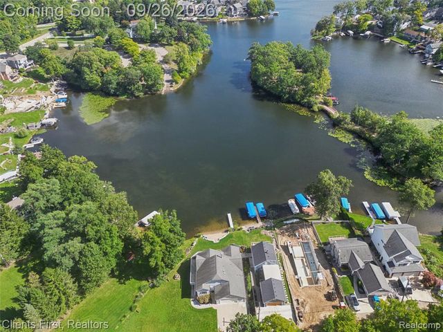 602 Cushing Street, Lake Orion, MI 48362