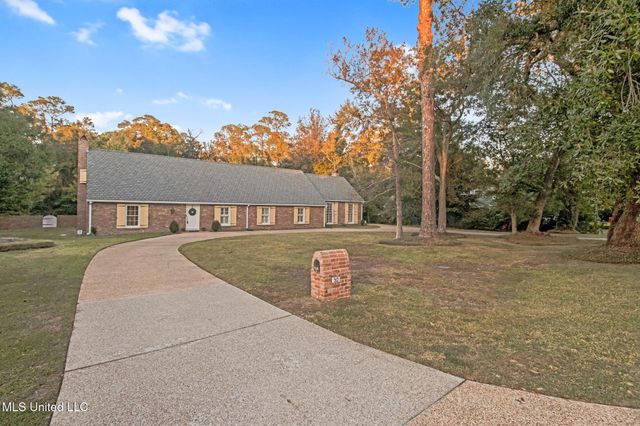 50 Poplar Circle, Gulfport, MS 39507