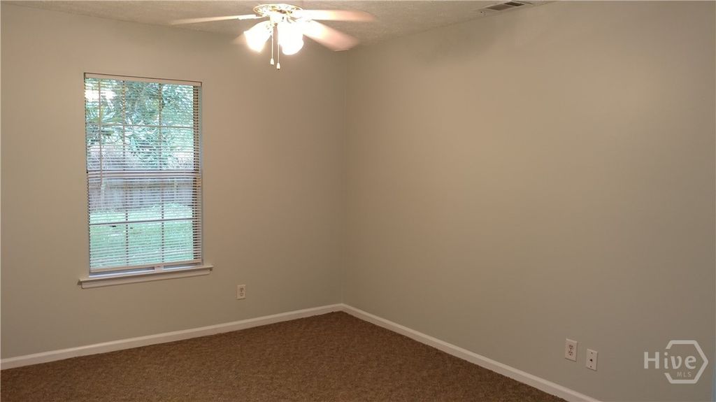 Image 10 of property listing at 191 Falcon Drive, Richmond Hill, GA 31324