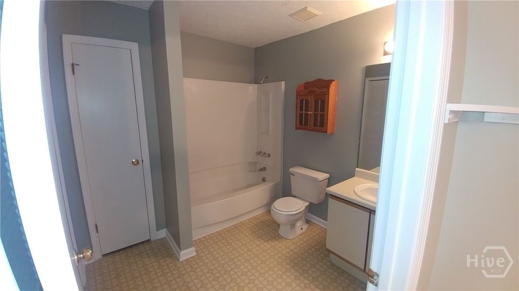 Image 11 of property listing at 191 Falcon Drive, Richmond Hill, GA 31324
