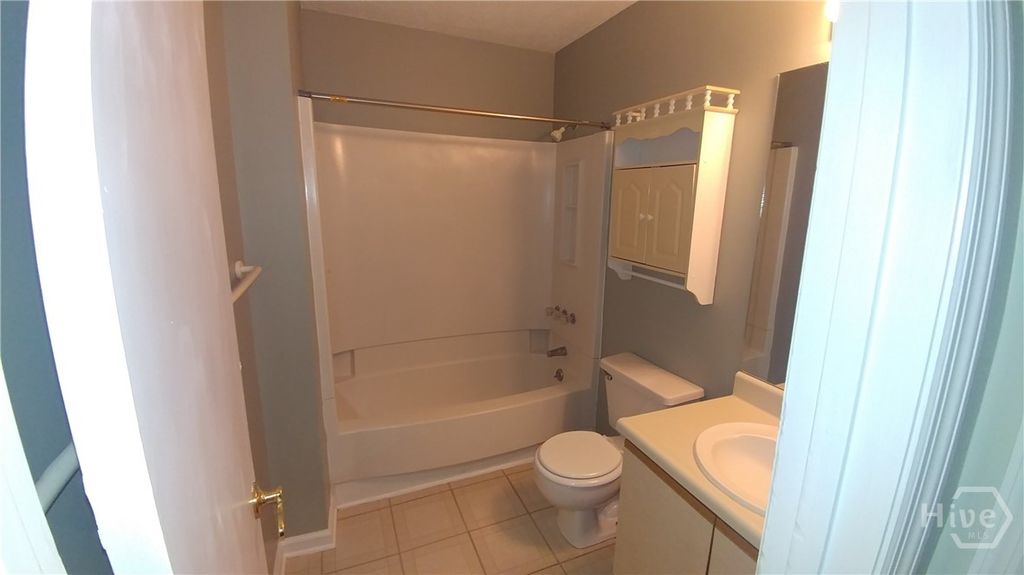 Image 8 of property listing at 191 Falcon Drive, Richmond Hill, GA 31324