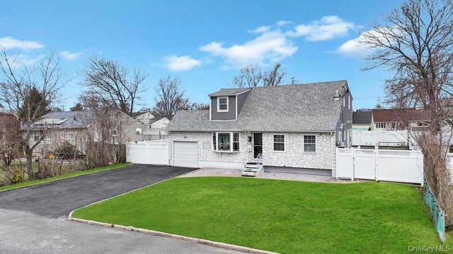 41 Walton Street, Brentwood, NY 11717