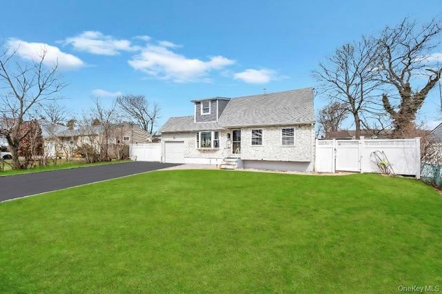 41 Walton Street, Brentwood, NY 11717