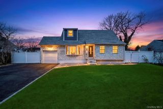 41 Walton Street, Brentwood, NY 11717