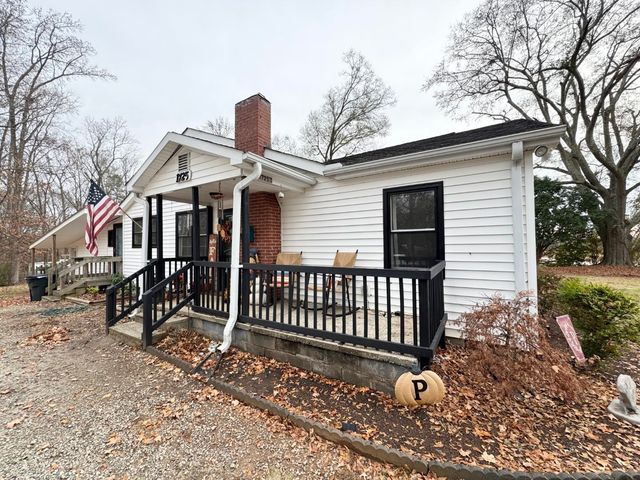 1725 W Georgia Road, Woodruff, SC 29388