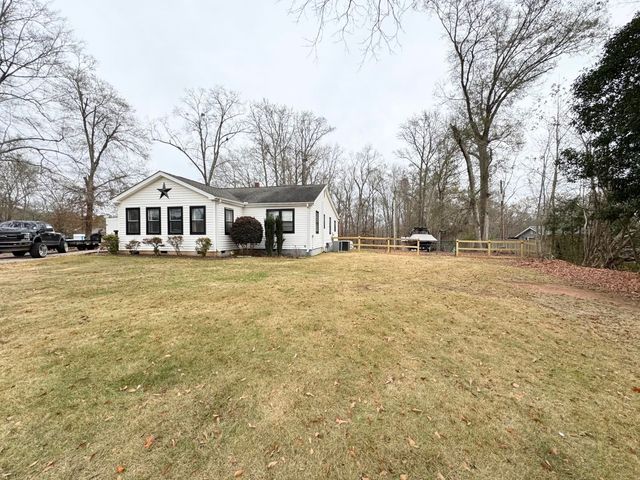 1725 W Georgia Road, Woodruff, SC 29388