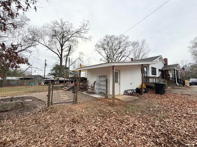 1725 W Georgia Road, Woodruff, SC 29388