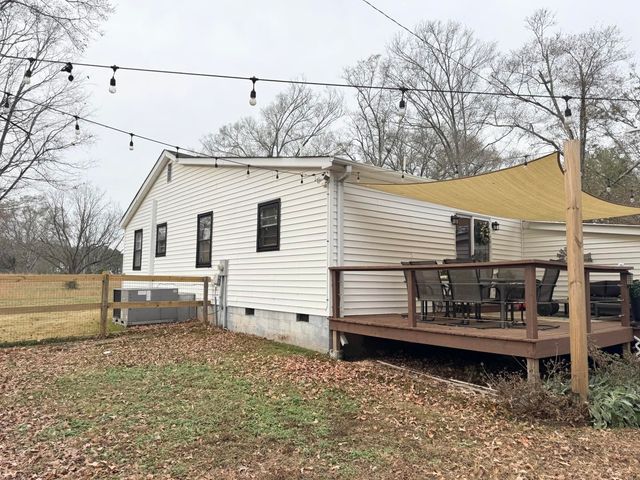 1725 W Georgia Road, Woodruff, SC 29388