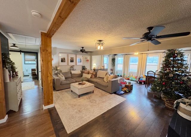 1725 W Georgia Road, Woodruff, SC 29388