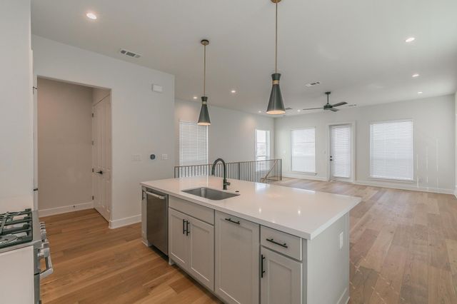 682 W Main Street, Arlington, TX 76013