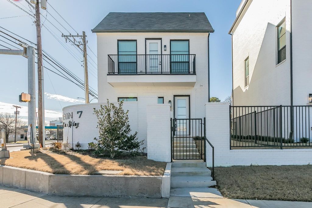 682 W Main Street, Arlington, TX 76013