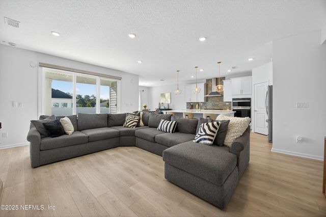 2113 FEATHEREDGE Way, Middleburg, FL 32068