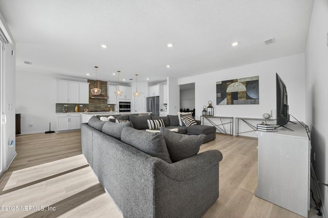 2113 FEATHEREDGE Way, Middleburg, FL 32068