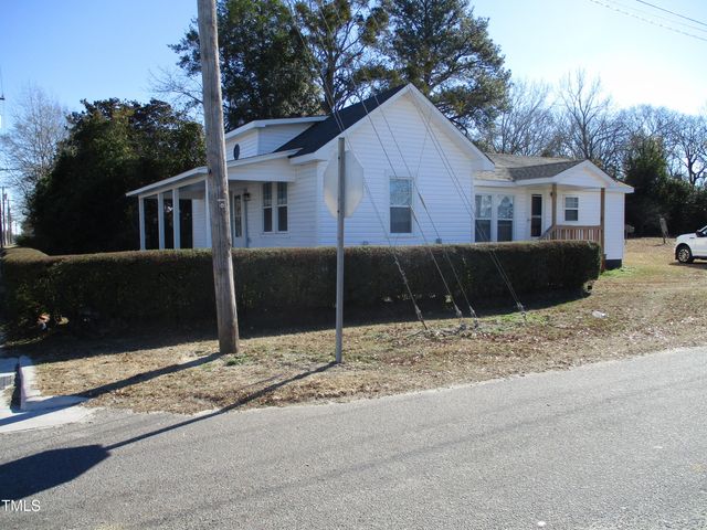 202 E Washington Street, La Grange, NC 28551