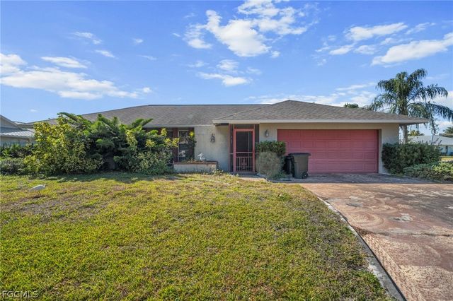 2172 Lochmoor CIR, North Fort Myers, FL 33903
