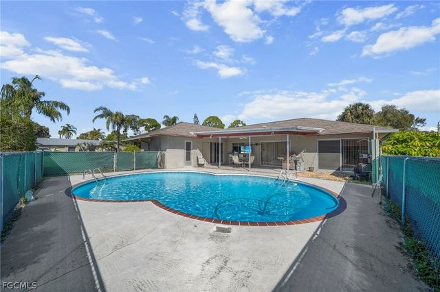 2172 Lochmoor CIR, North Fort Myers, FL 33903