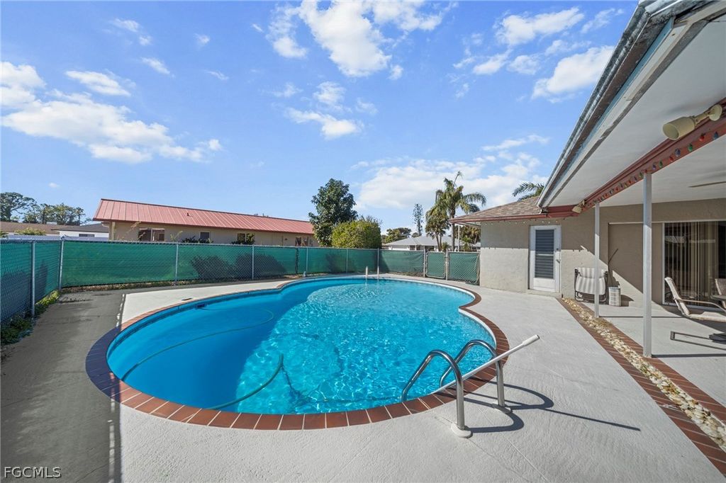 2172 Lochmoor CIR, North Fort Myers, FL 33903