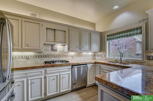 8914 Douglas Court, Omaha, NE 68114