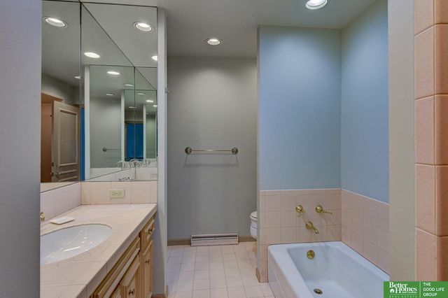 8914 Douglas Court, Omaha, NE 68114