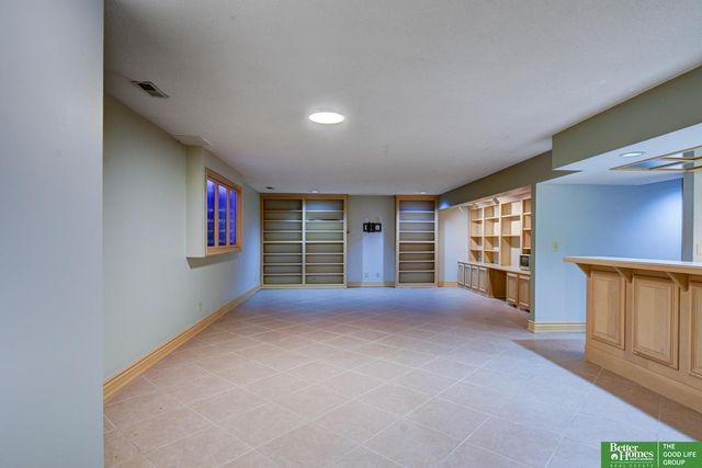 8914 Douglas Court, Omaha, NE 68114