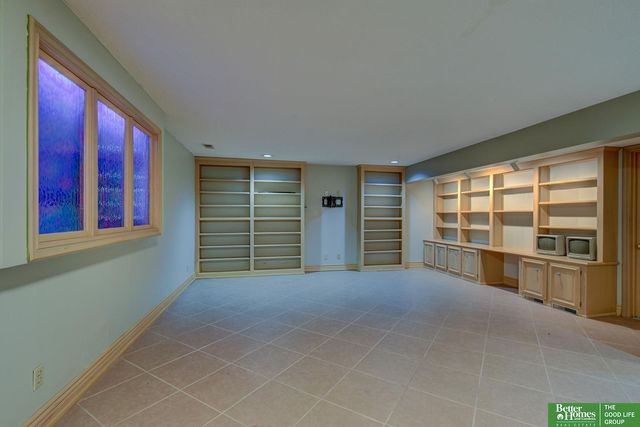 8914 Douglas Court, Omaha, NE 68114