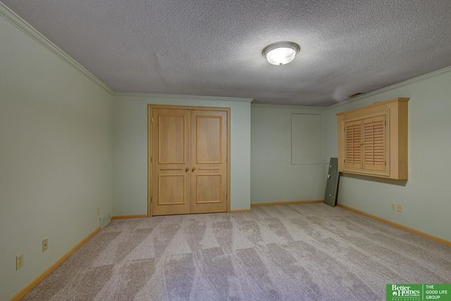 8914 Douglas Court, Omaha, NE 68114