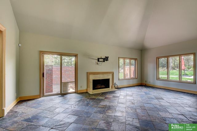 8914 Douglas Court, Omaha, NE 68114
