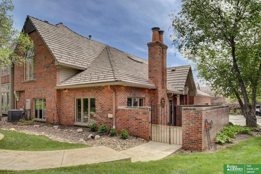 8914 Douglas Court, Omaha, NE 68114