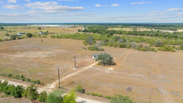 1177 County Road 402, Flatonia, TX 78941