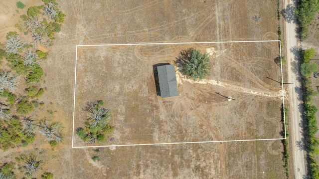 1177 County Road 402, Flatonia, TX 78941