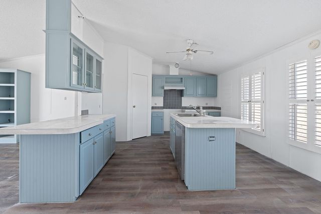 1177 County Road 402, Flatonia, TX 78941