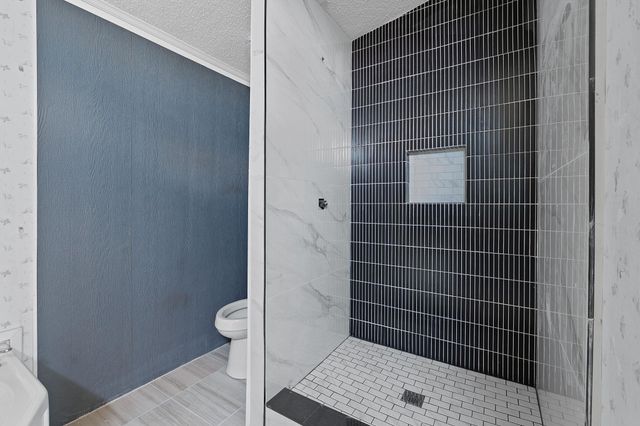 1177 County Road 402, Flatonia, TX 78941