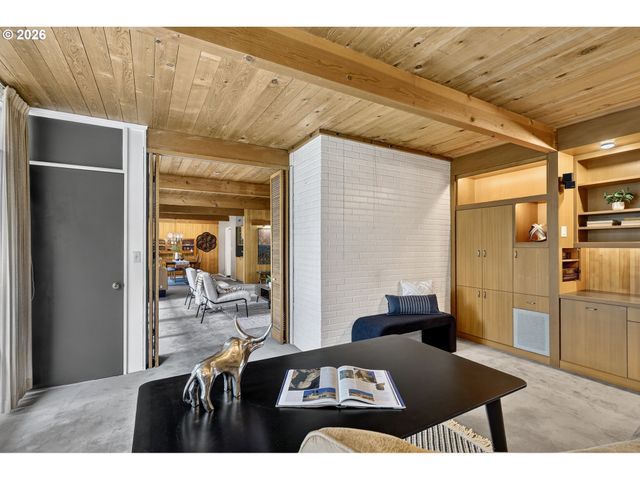 834 Sw WESTWOOD Dr, Portland, OR 97239