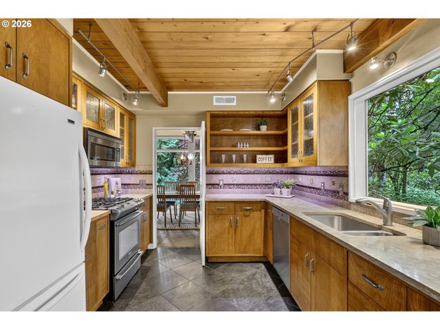 834 Sw WESTWOOD Dr, Portland, OR 97239